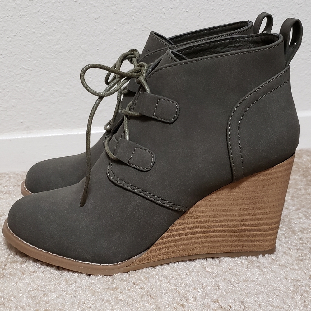 NWT Nautica wedge heels